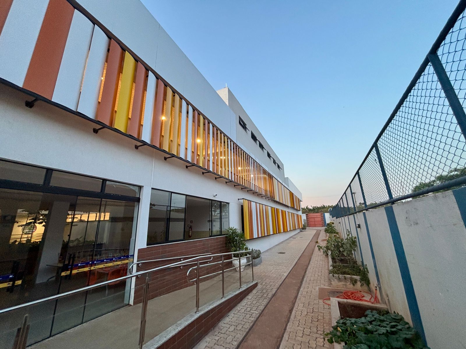 Brise tipo ala de avión vertical