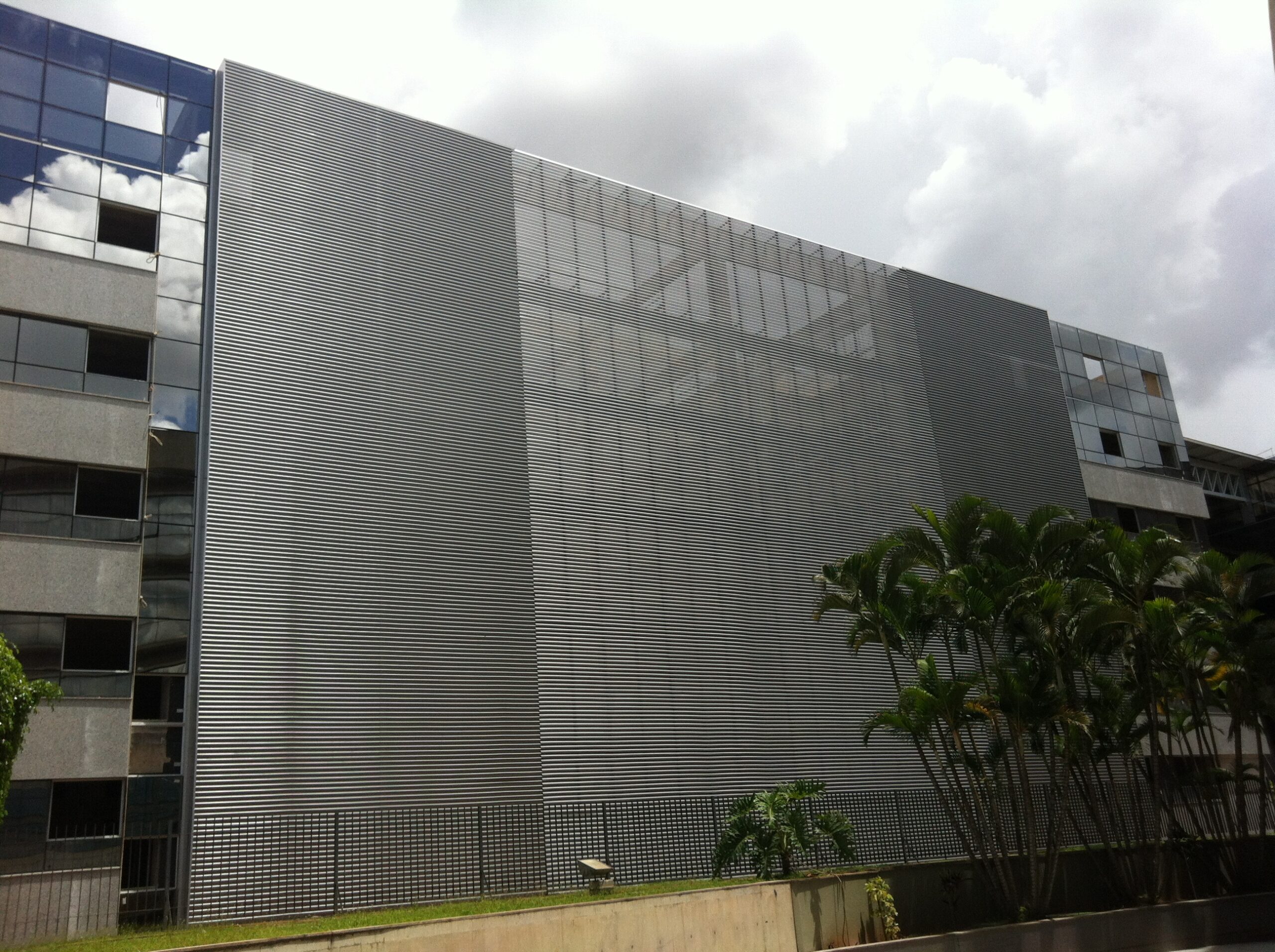 Cortasol metalico linear